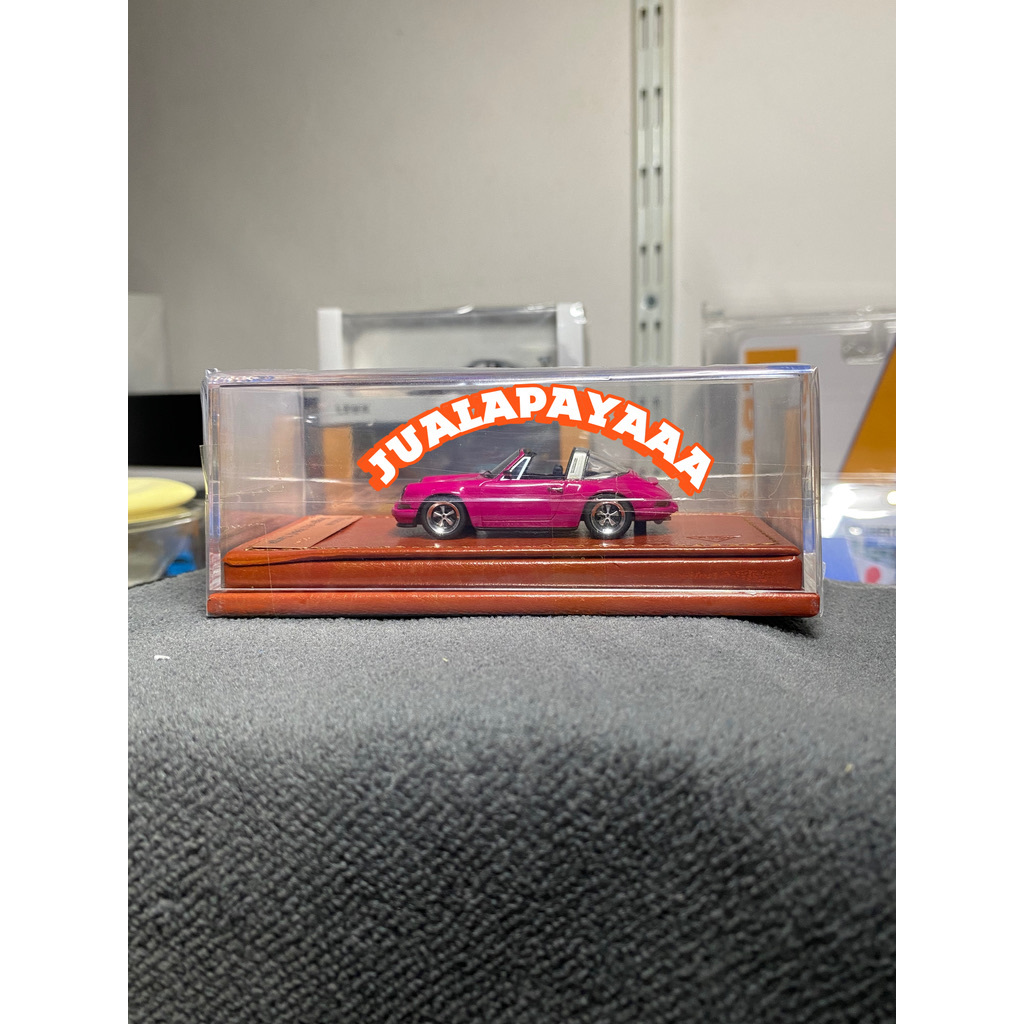 TITAN 64 PORSCHE SINGER 911 RUBY STORN RED MAKE UP 1/64 PORSCHE SINGER 911 RUBY STORN TARGA PINK LIM