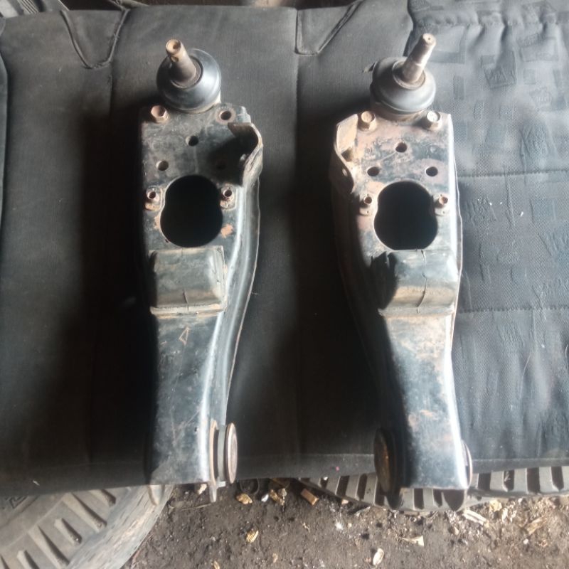 LOW ARM ASSY / SAYAP BAWAH KIRI KANAN TOYOTA KIJANG KAPSUL 7K - 5K - GRAND 2PCS #ORIGINAL