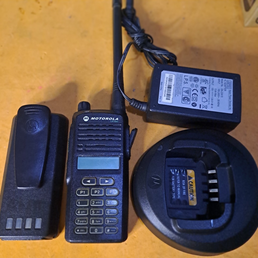HT MOTOROLA CP1660 MADE IN PHILIPINES ORIGINAL FREKUENSI VHF 136.000 SD 174.000 MHZ KONDISI  SECOND 