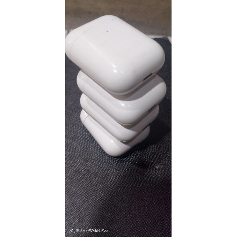 charging case. airpods gen 2.100% original cabutan. only