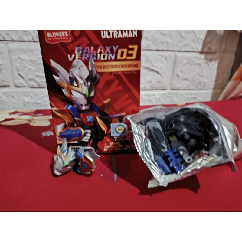 BLOKEES ultraman GV3 Z delta Rise Claw & Ultraman Cosmos Corona