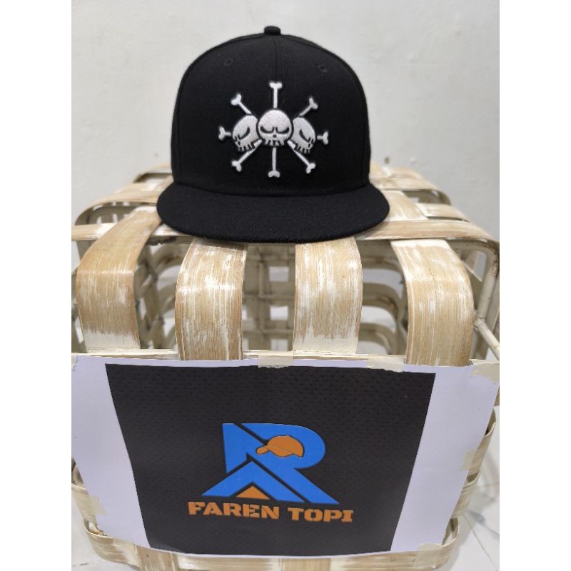 Topi One Piece x New Era size 712