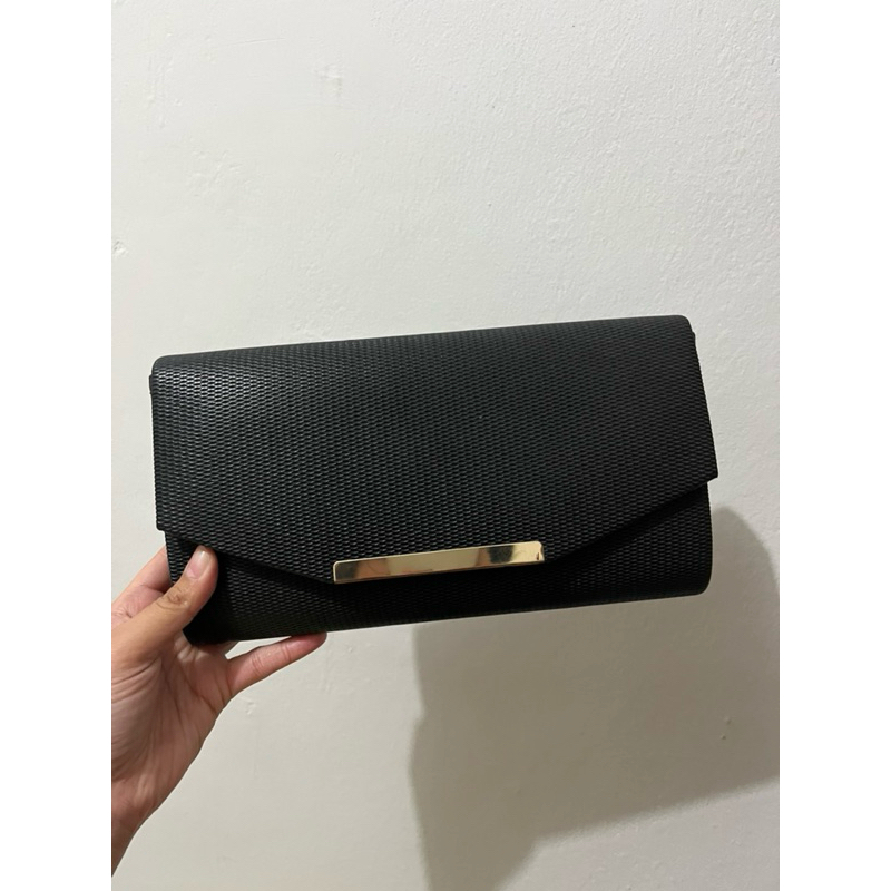 Yongki Komaladi Sling bag kondangan