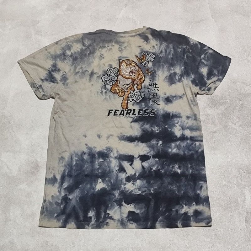 Baju kaos pria sukajan Royal attitude undefeated fearless