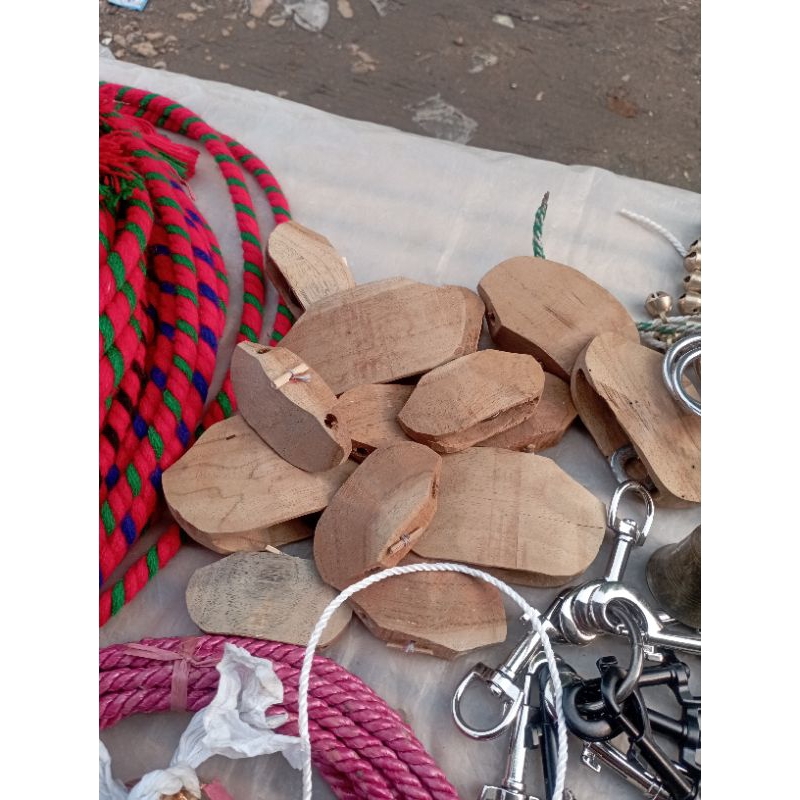 RST lonceng krincingan kelontongan kletek asesorisnya sapi kambing kerbau kayu khas madura