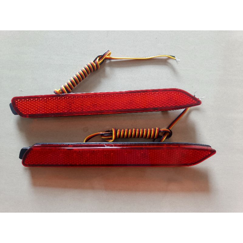 Reflektor/Mata Kucing LED Bemper Belakang Innova 2004-2015