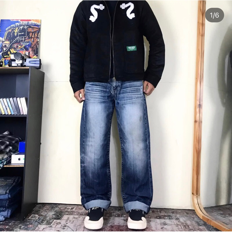 ANDEW Faded Washed Jeans