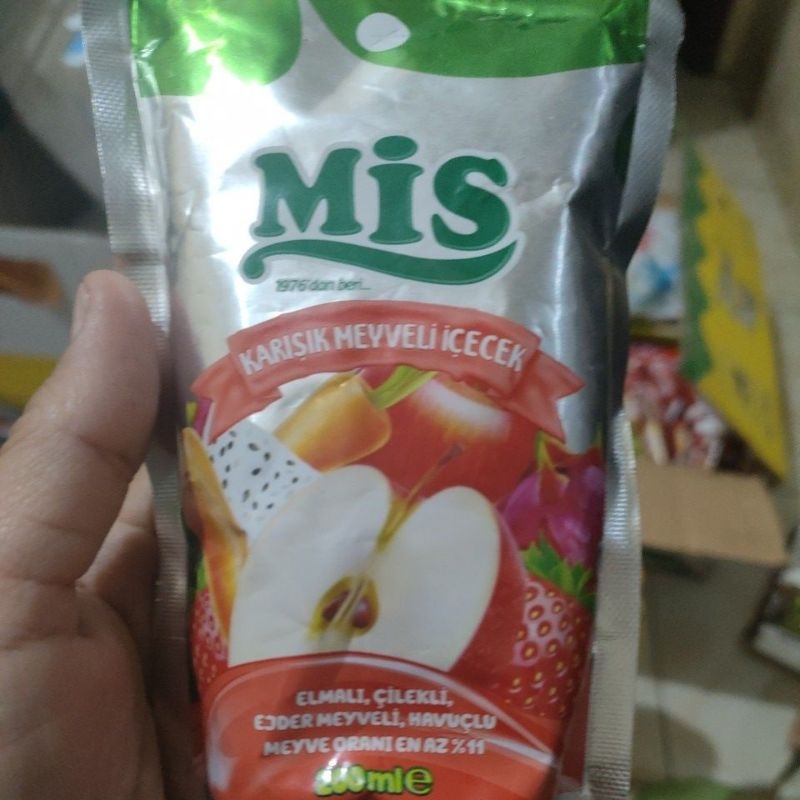

minuman dengan rasa apel dan strawberry