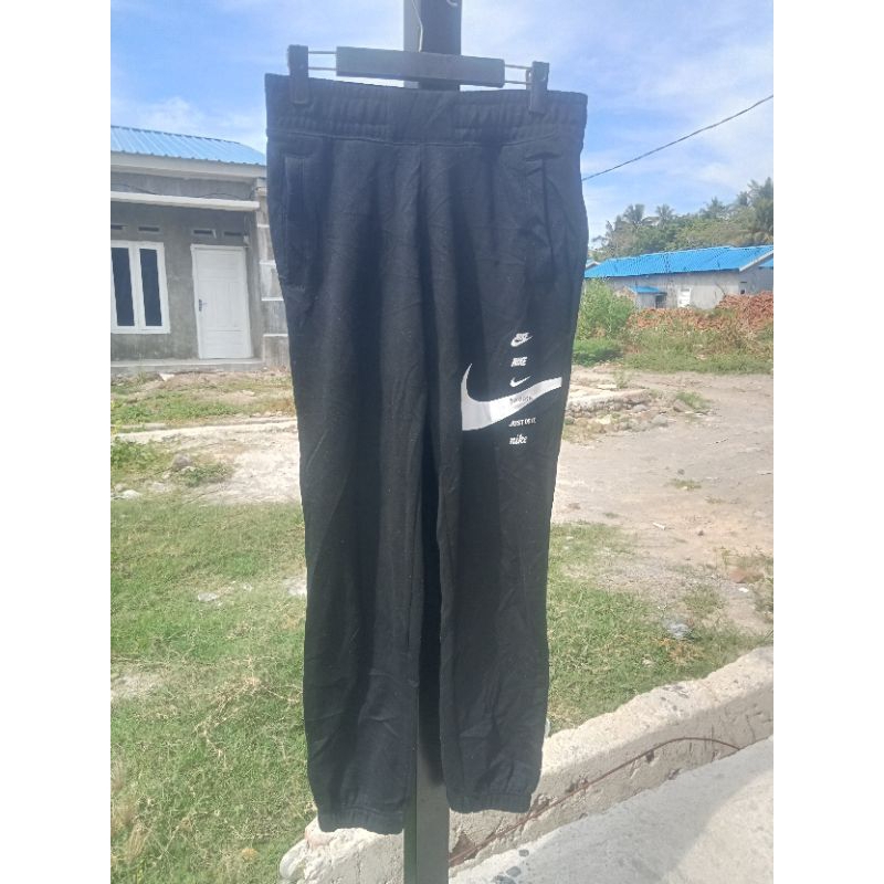 Nike jogger big Swoosh