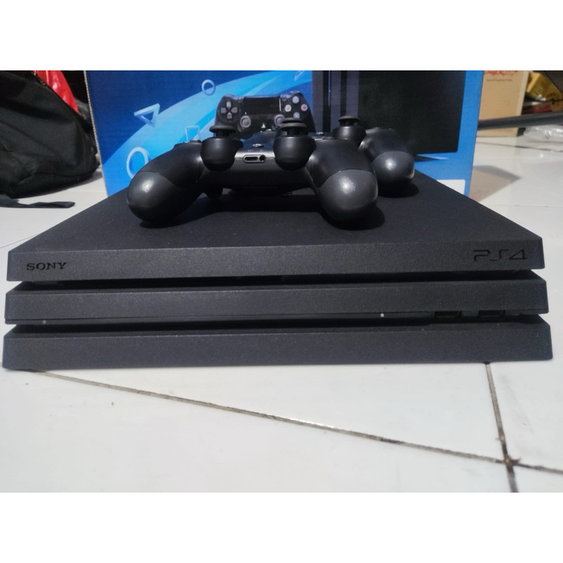 PS4 Pro 1TB include games - second