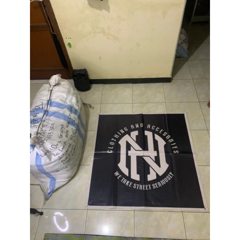 KAOS CARHAT/CELANA CARHAT SECOND.BRAND