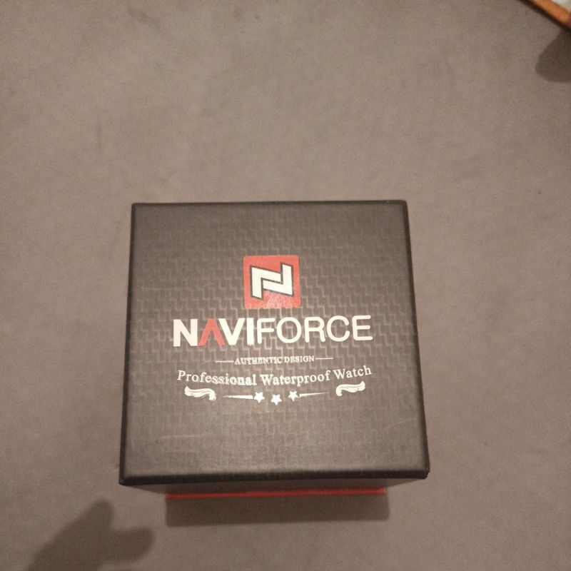 jam tangan pria NAVIFORCE