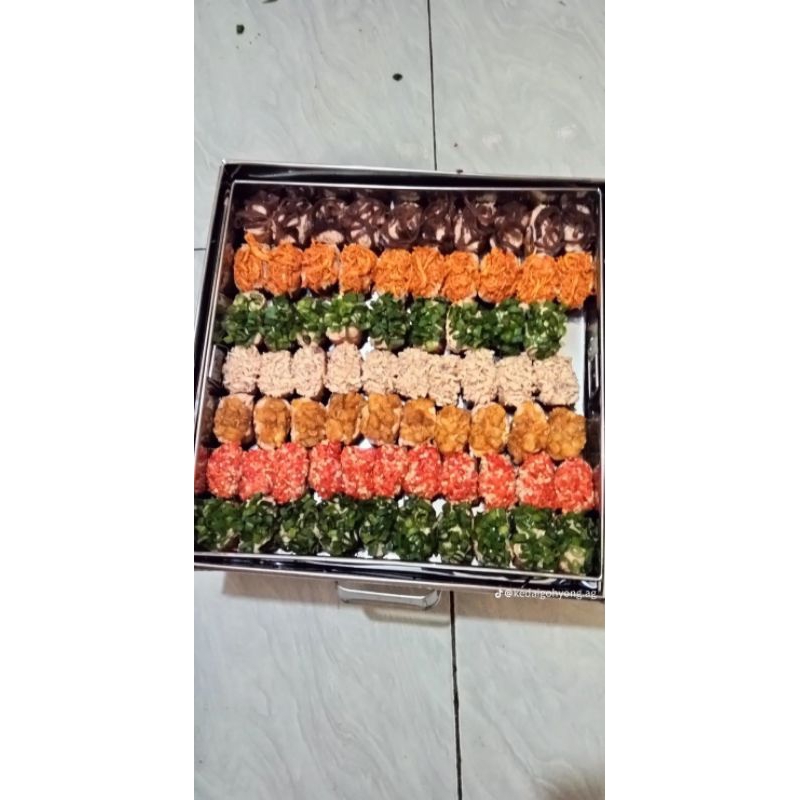 

Tahu kriwil topping