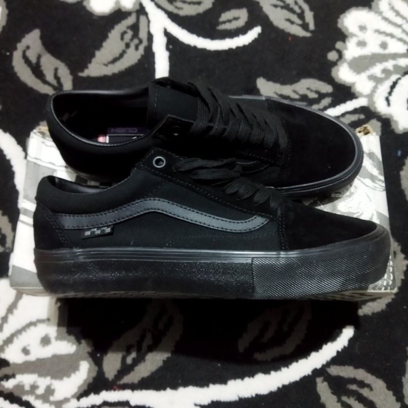 VANS OLD SKOOL SKATEBOARDING