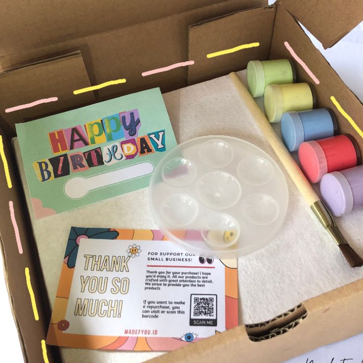 

Pasti Datang Madefyouid Hampers Painting Kit Canvas 2x2 cm DIY Melukis Hadiah Kado Ulang Tahun Anniversary Graduation Bingkisan