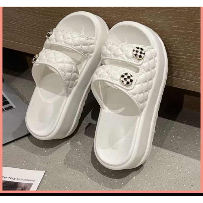 Sandal wanita putih