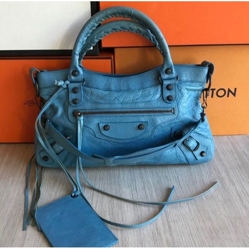 Balenciaga Authentic edge classic leather bag