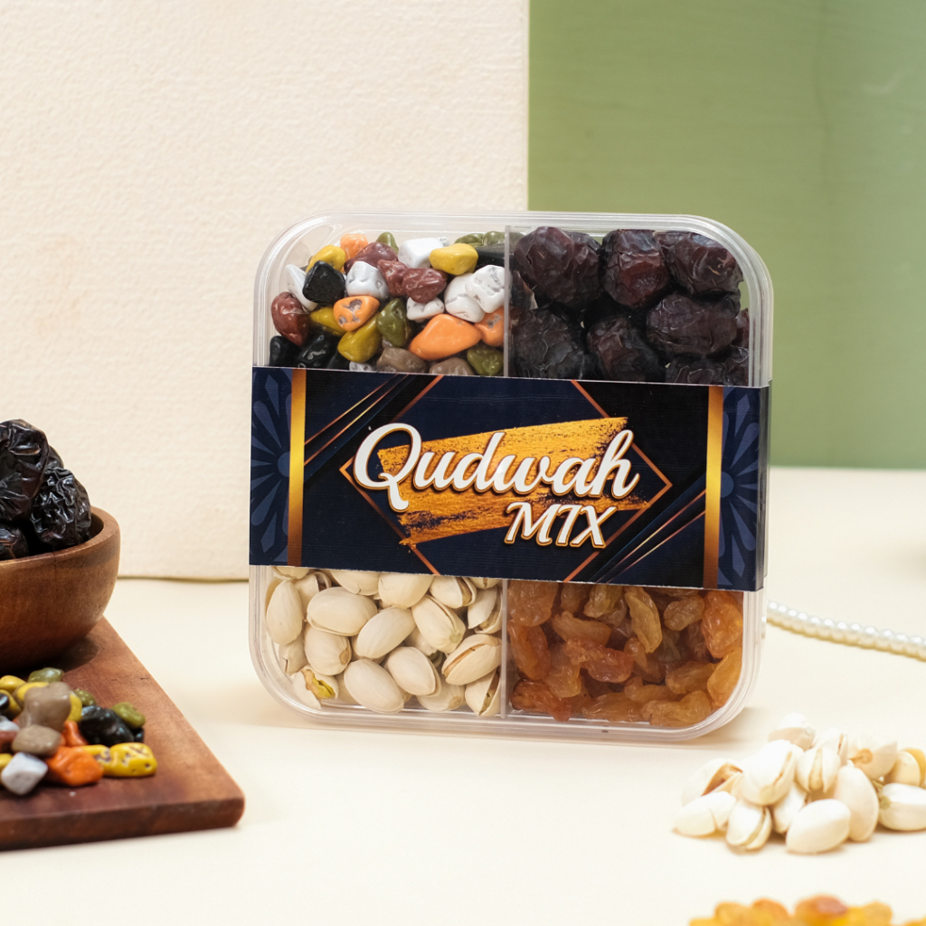 

Paket Mix qudwah Kurma ajwa madinah ,coklat krikil ,kismis ,kacang chickpeas 1 kemasan berat 500gr