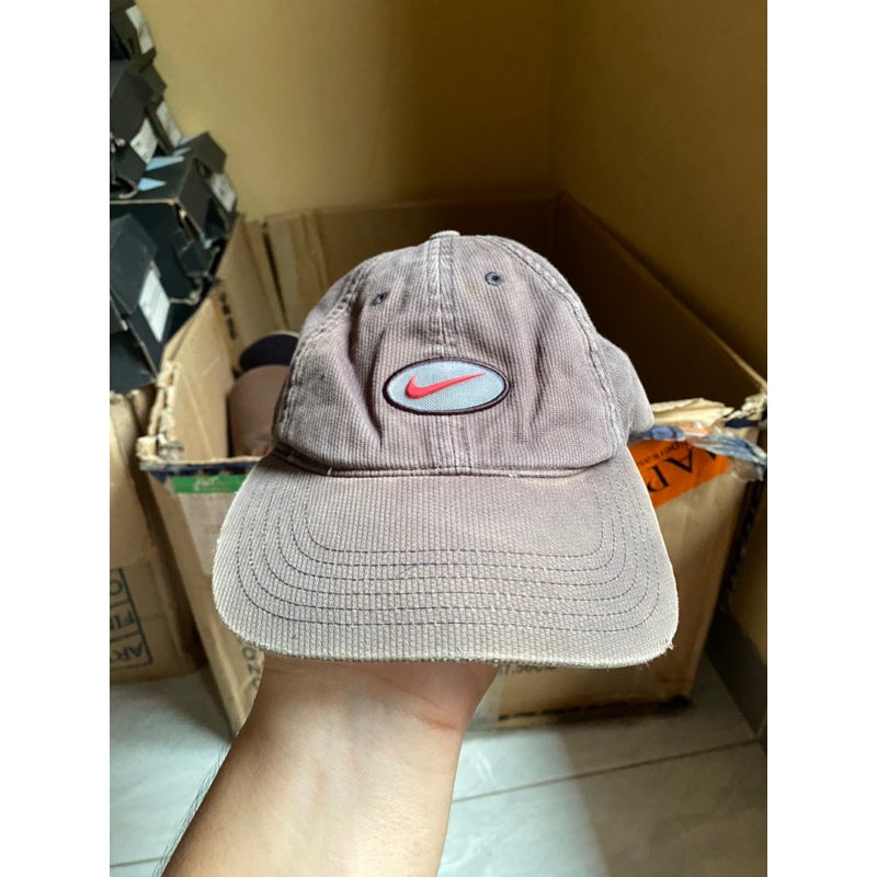 topi nike vtg