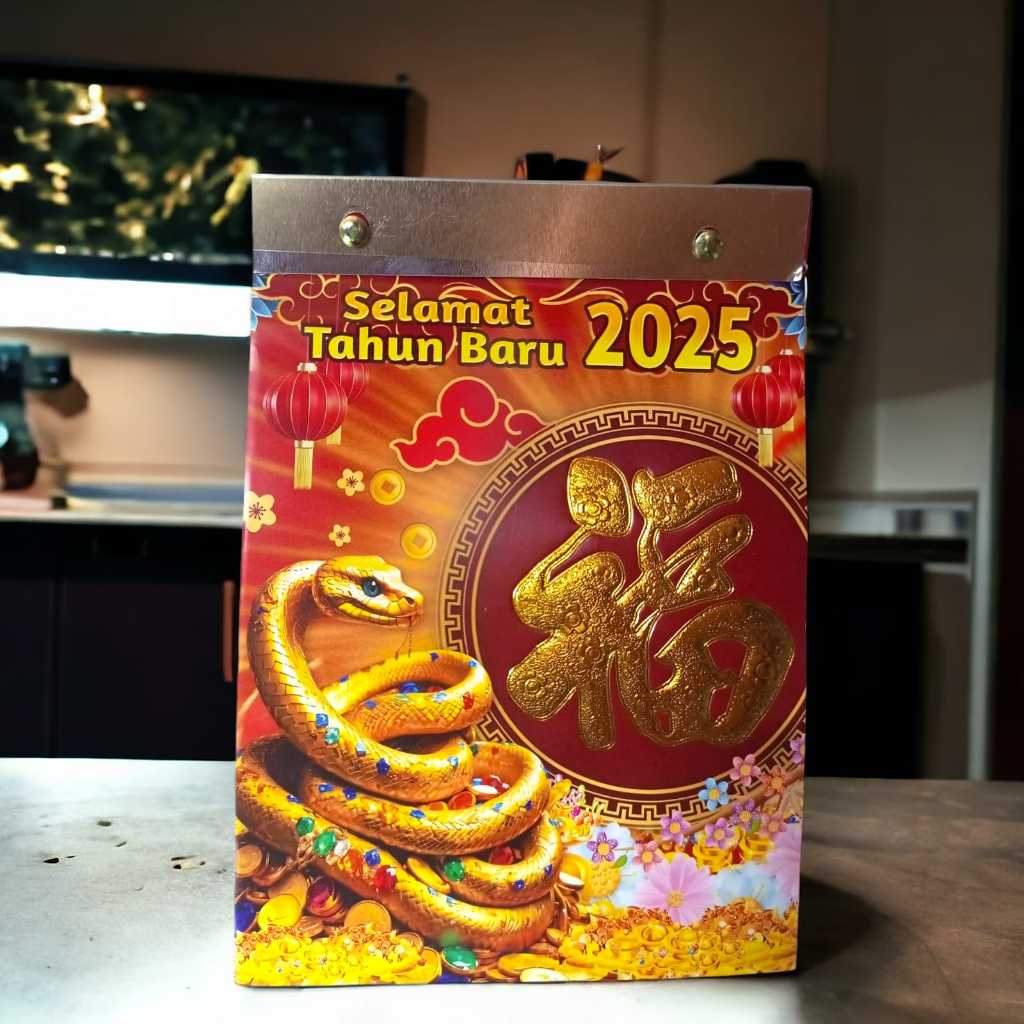 

KALENDER HARIAN SOBEK SEDANG KERTAS TIPIS TANPA FOIL EMAS TAHUN 2025 UK [18cm x 12,5cm] fv