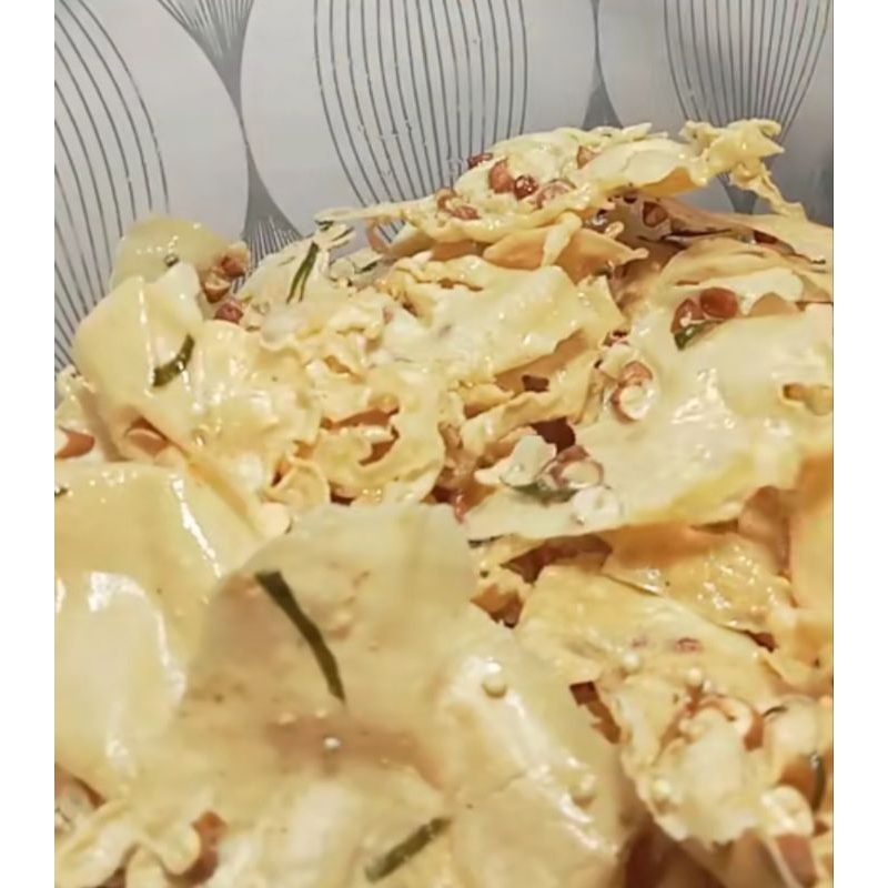 

Peyek kacang / kerupuk /keripik