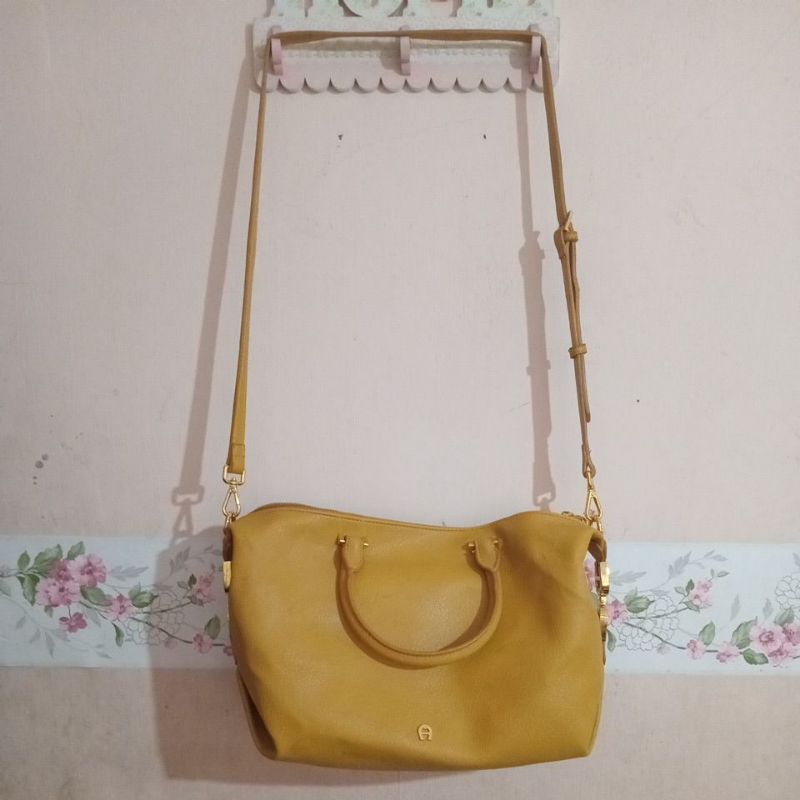 Tas Wanita Klasik Aigner