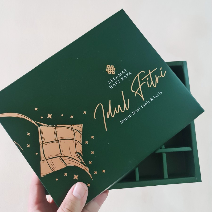 

( 5 pcs ) dus lebaran sekat 25 motif hijau ketupat laminasi doff kotak packaging kue idul fitri ukuran 16x16x3.5.cm