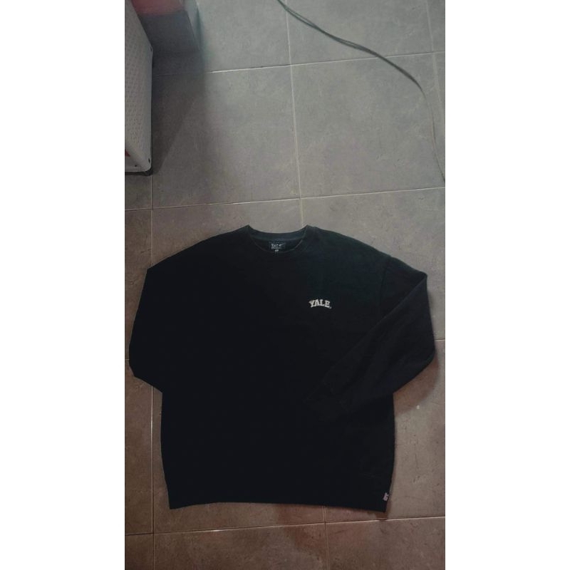 yale crewneck