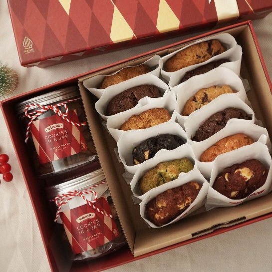 

le biscuit - Christmas & New Year Hampers - 12 pcs Giant Cookies & 2 Jars Bite Size Cookies
