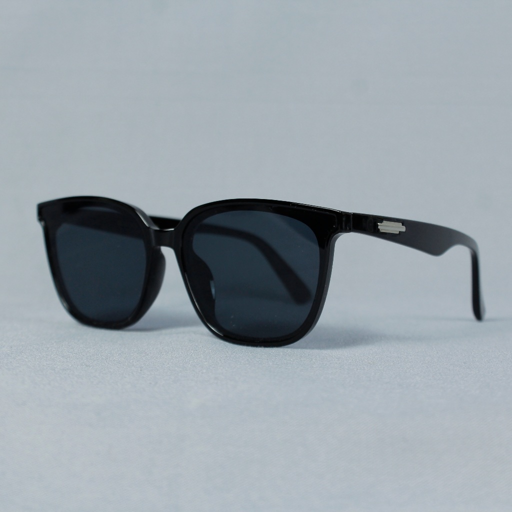 Kacamata Hitam GM Her