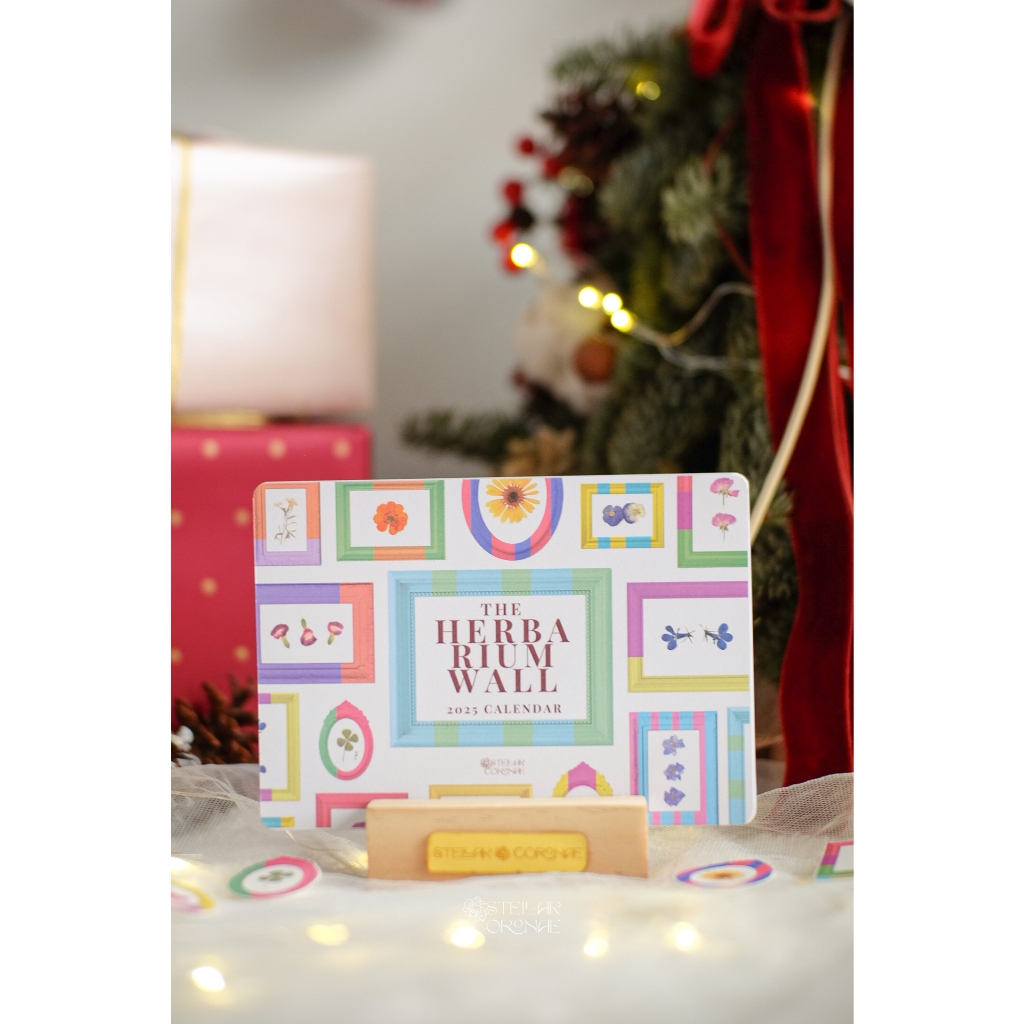 

StellarCoronae - The Herbarium Wall 2025 Calendar | Kalender 2025 | Kalender Meja | Kalender Bunga | Hampers Akhir Tahun
