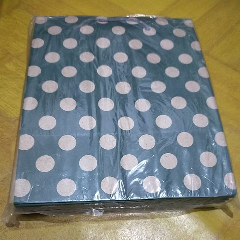 

tas kertas p:18,l:11,t:21 cm, isi 12 pcs