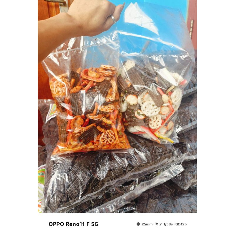 

SEBLAK KRUPUK MIX SEBLAK CAMPUR PEDAS DAUN JERUK 500GRAM 1KG ISIAN KRUPUK BETON BAWANG JENGKOL PEDO MAKRONI