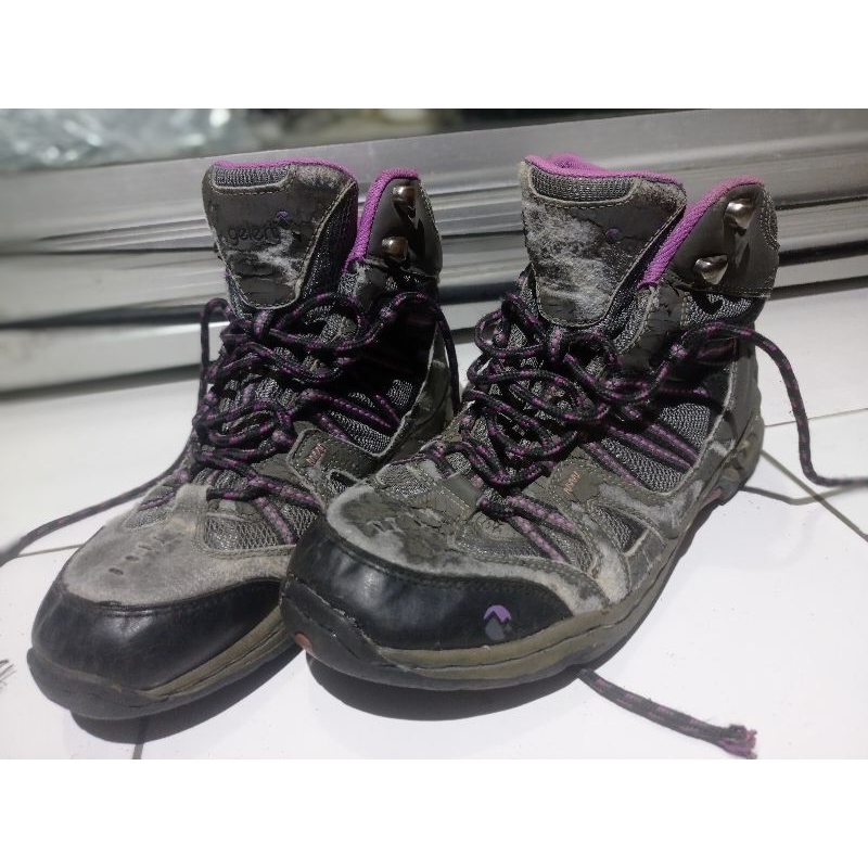 Sepatu Gunung Gelert Cewek uk 39 bekas