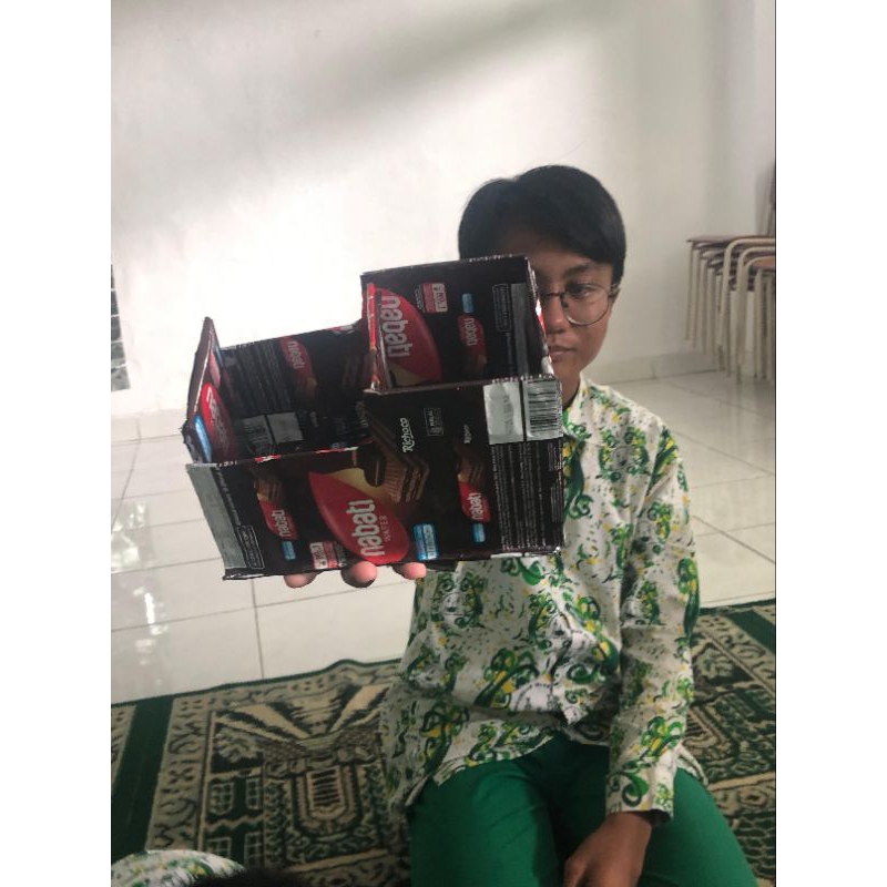 

Tempat pensil dan tempat barang berharga nabati