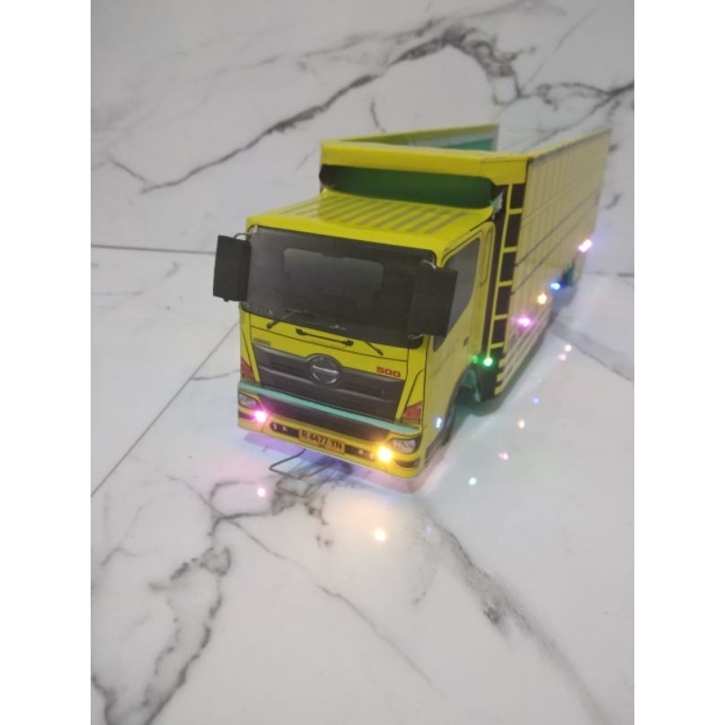 Miniatur truk tronton Hino 500 kuning