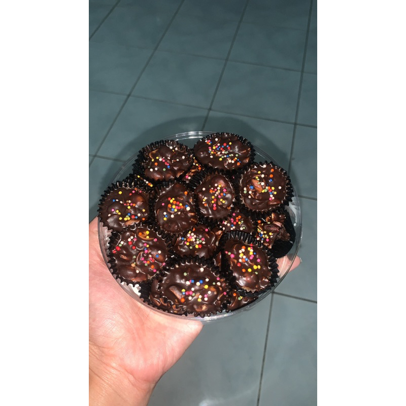 

Kacang Cokelat Spinkles Ukuran 250gr