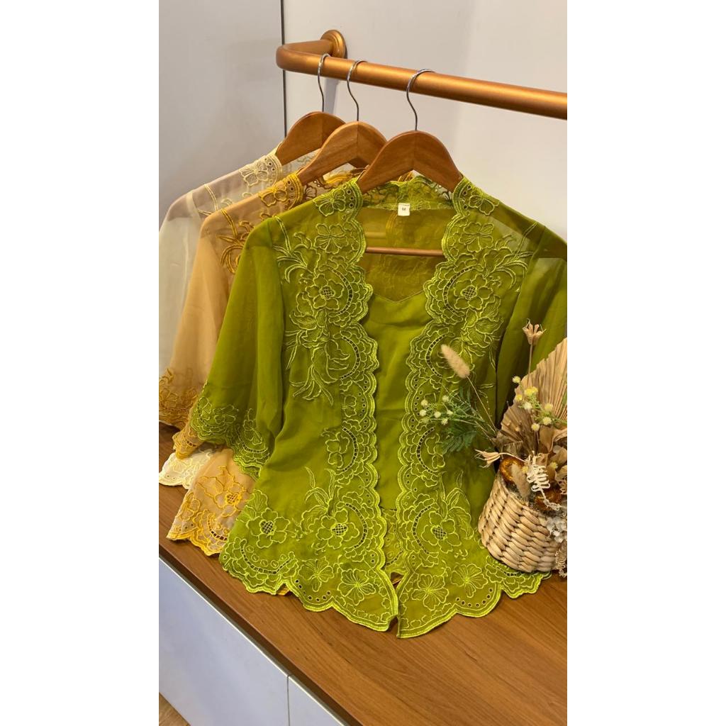 Kebaya Bordir Bunga