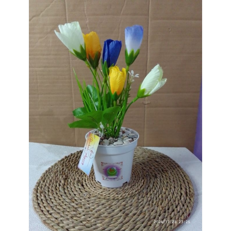SET BUNGA PLASTIK TULIP DENGAN POT PUTIH BUNGA HIAS TULIP BUNGA PLASTIK BUNGA KAIN BUNGA DEKORASI RU