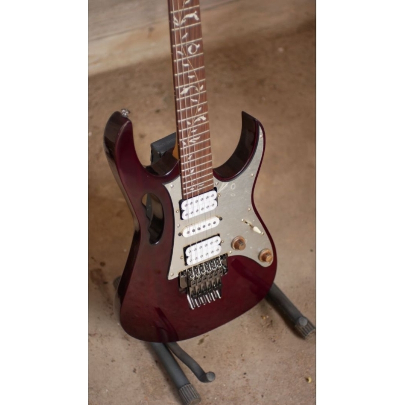 Guitar CUSTOM Model IBANEZ MAROON Colour.