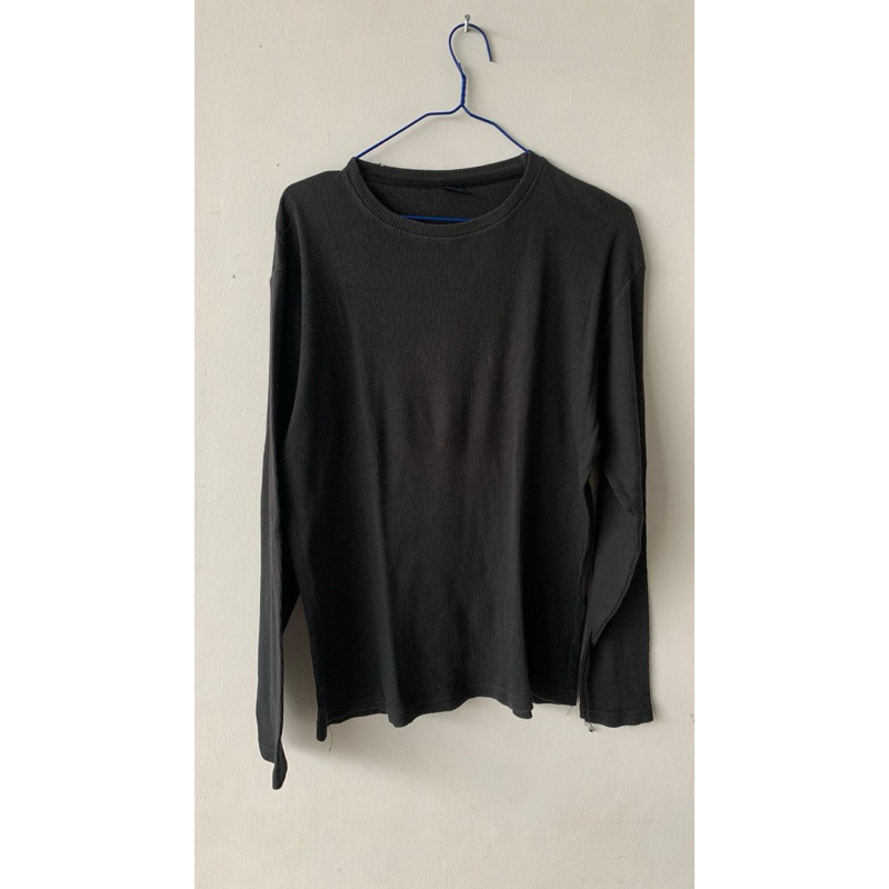 Preloved Kaos Hitam Rib