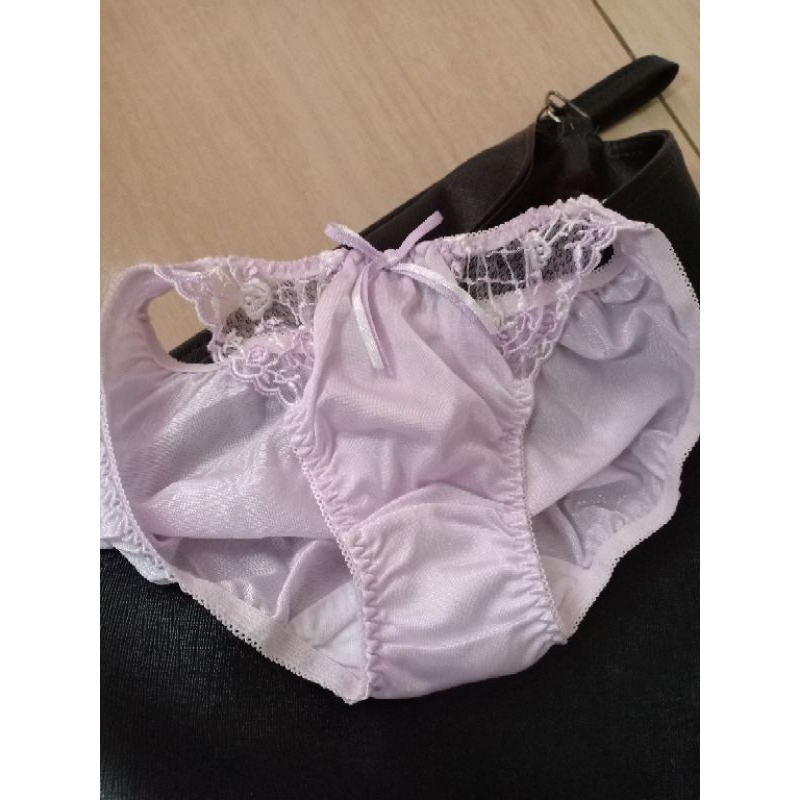 Celana Dalam Aroma Khas Wanita