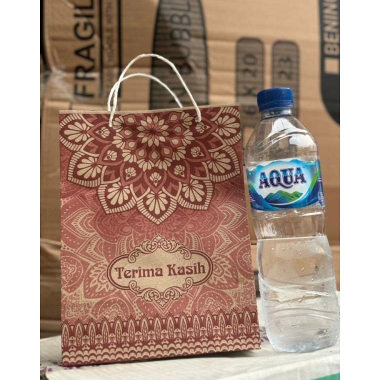 

Promo Update Praktissl1 ikat isi 5 pcs tas kertas souvenir kertas batik Tanggung kurang lebihT25xP17xL5