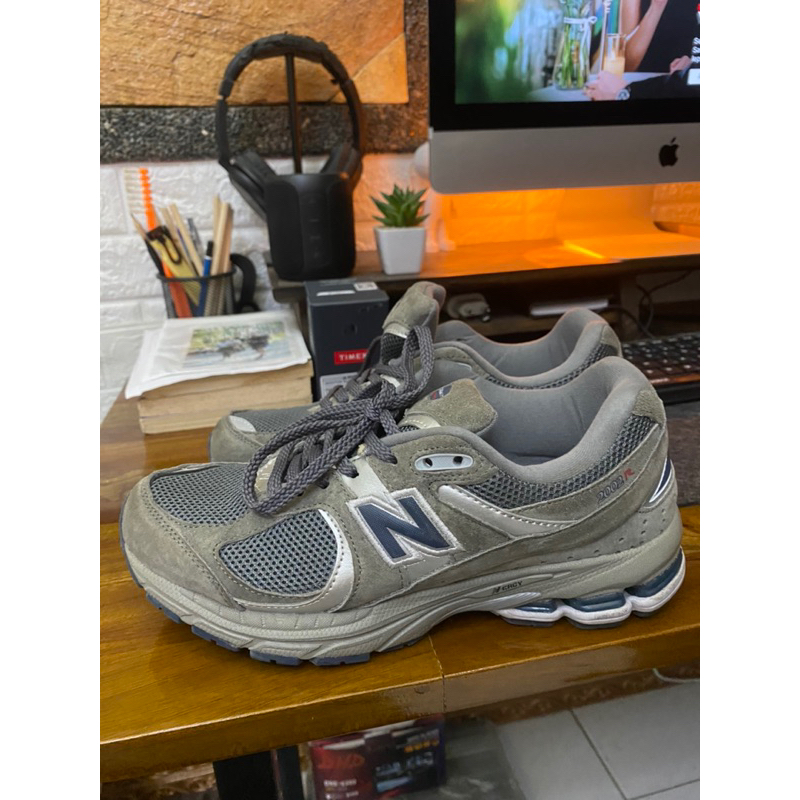 Sepatu New Balance 2002r Original 100% (Second)