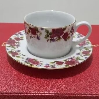 Royal Heritage - Tea set Cangkir dengan koper