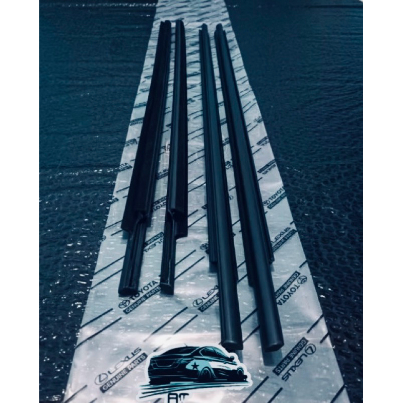 Karet Pelipit Kaca Luar Innova Lama 2004-2015 Original