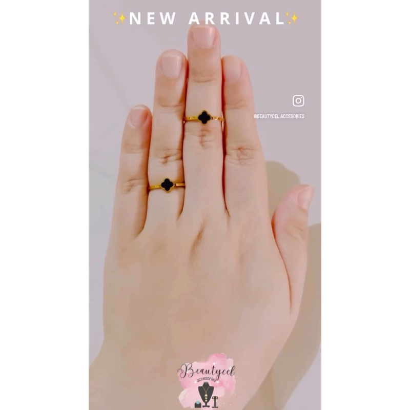 Cincin titanium emas clover hitam mini