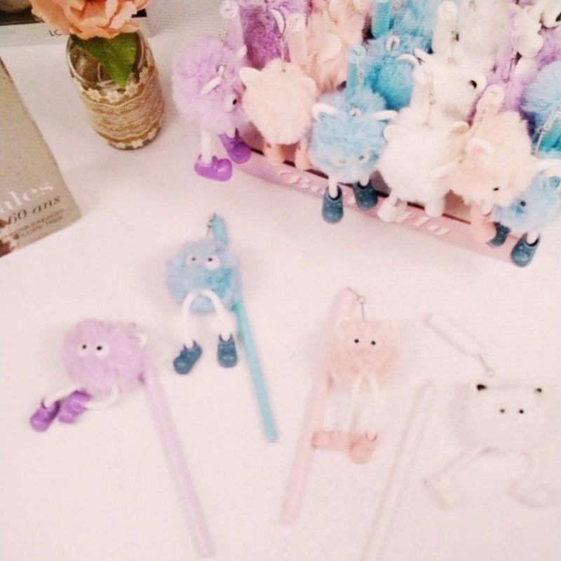 

Pen Pulpen Bulu Pompom Monster Gantungan Pendant Organizer Lucu Viral Murah Premium