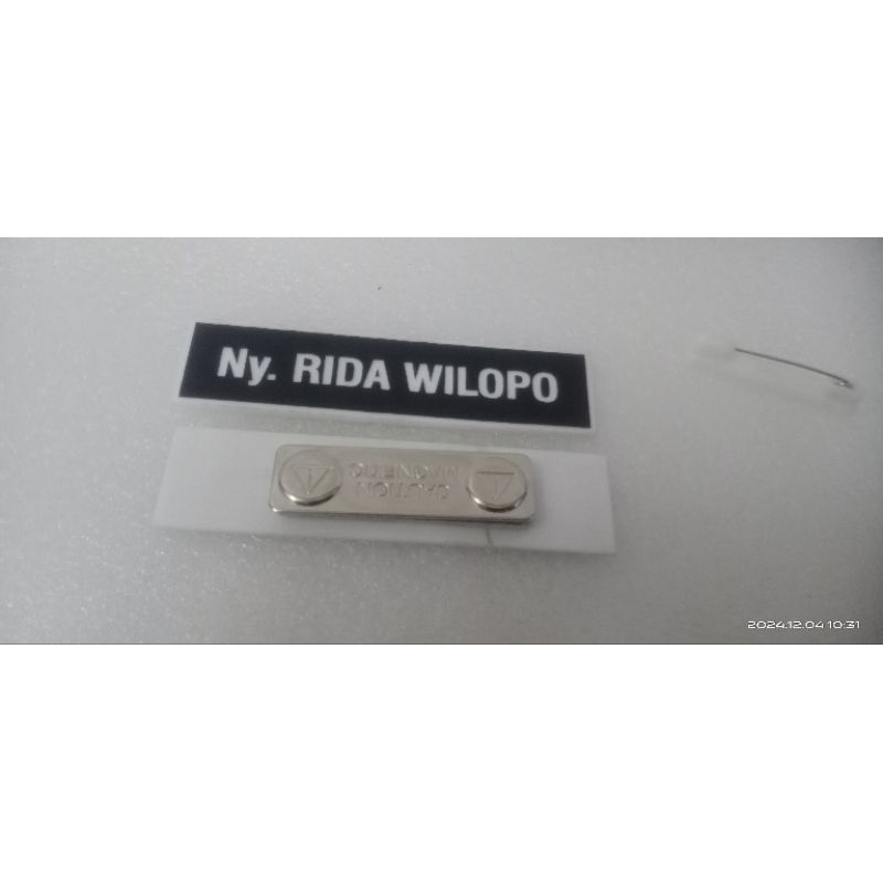 

bed nama dada/ name tag grafir akrilik