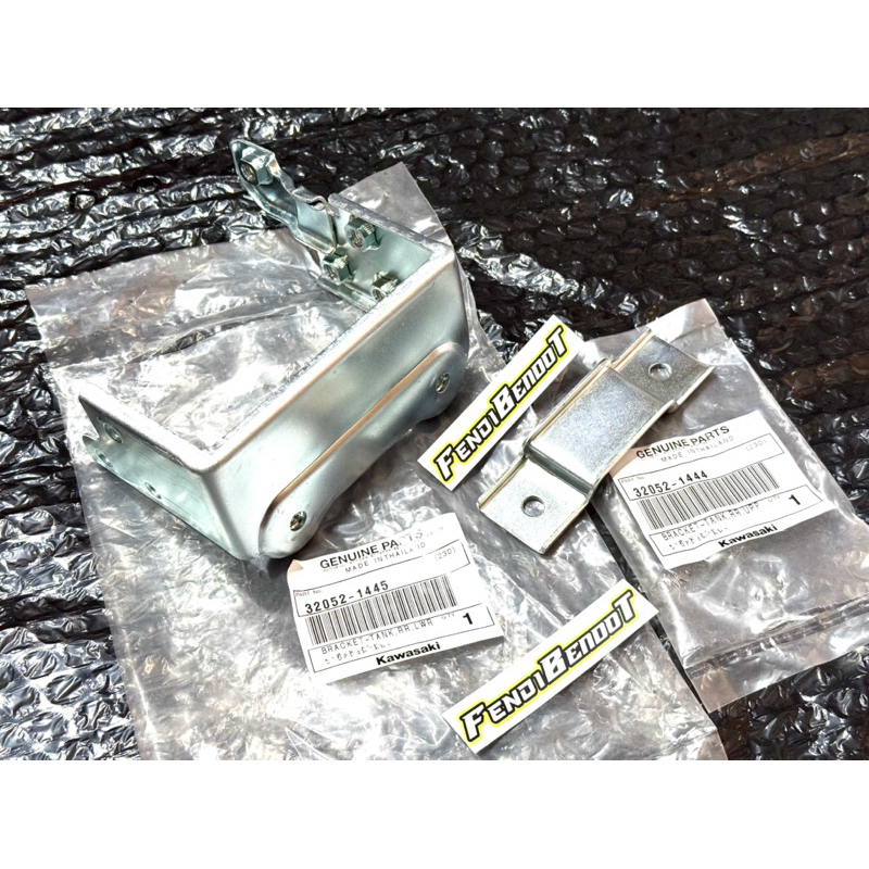 BREKET BRACKET DUDUKAN TANGKI TENGKI BELAKANG SET ATAS BAWAH NINJA RR ORIGINAL 32052-1444 32052-1445